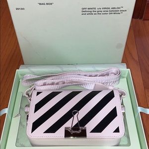 ⭐️SOLD⭐️OFF WHITE Binder Clip Bag